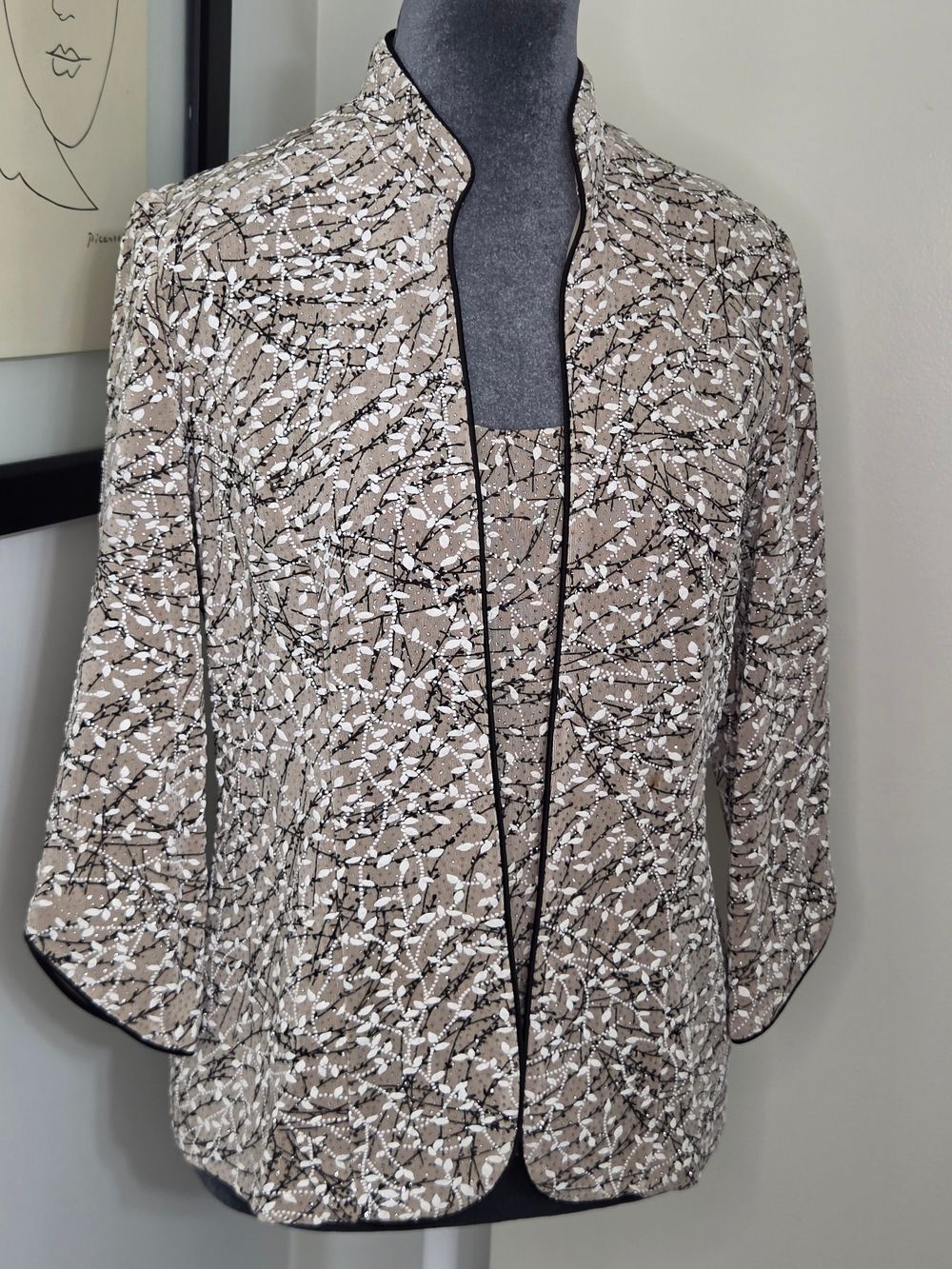 Alex Evenings Taupe and Black Abstract Open-Front Blazer